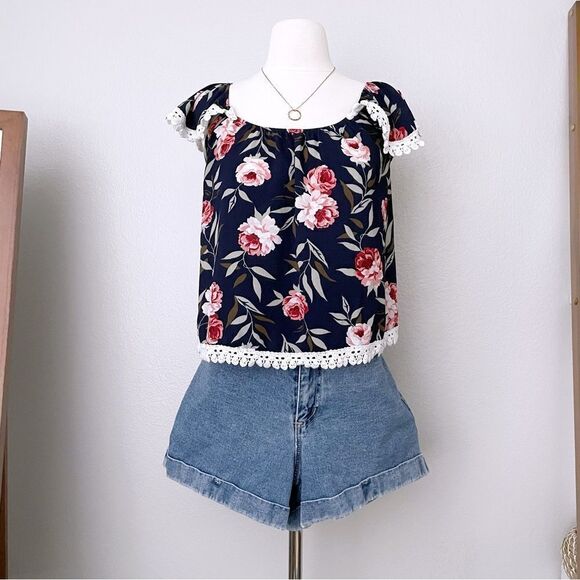 Navy Blue Floral Lace Crop Top - Picture 4 of 5